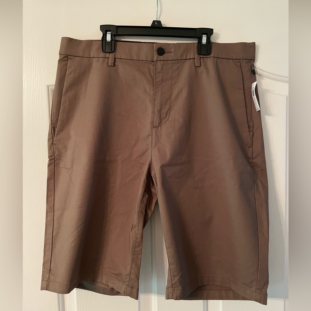 Men’s Old Navy Ultimate Tech Slim shorts, NWT, 34 tall